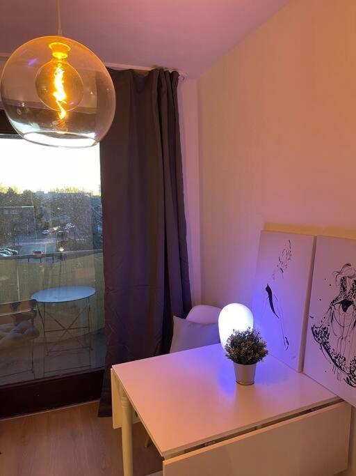 Schickes Apartment Mit Balkon In Ντίσελντορφ Εξωτερικό φωτογραφία