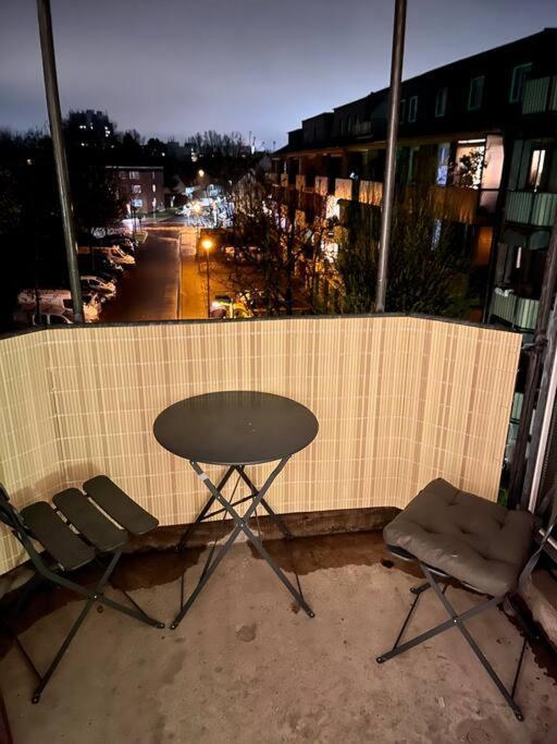 Schickes Apartment Mit Balkon In Ντίσελντορφ Εξωτερικό φωτογραφία